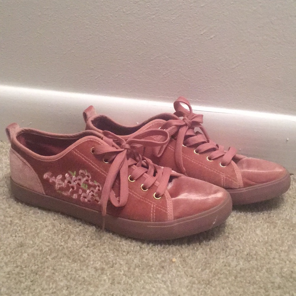 Pink Velvet Sneakers w Pink Embroidery